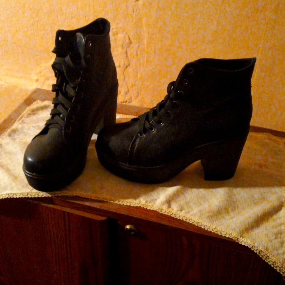 Dirty Laundry black lace up boot